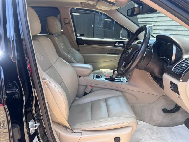 Jeep Grand Cherokee Summit Black #9