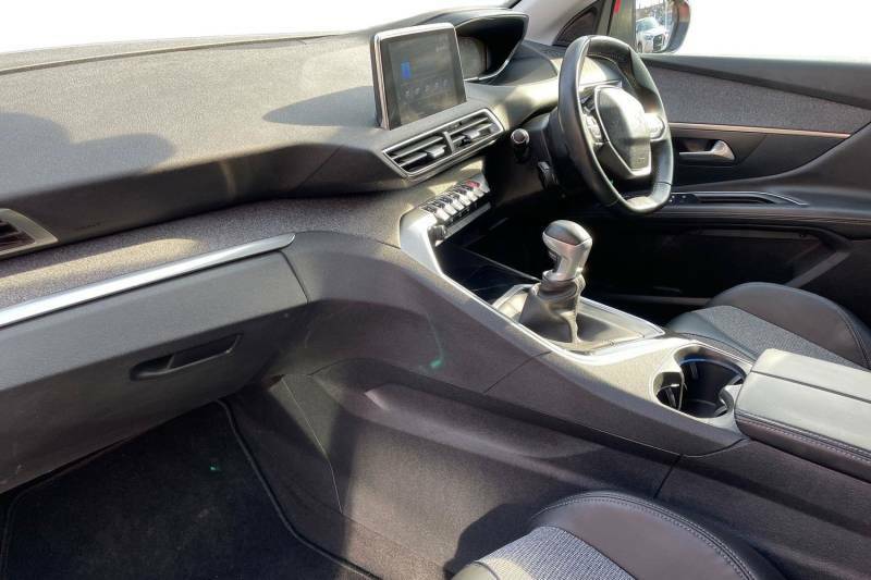 Peugeot 3008 1.2 Puretech Allure - 2019 68 Red #2