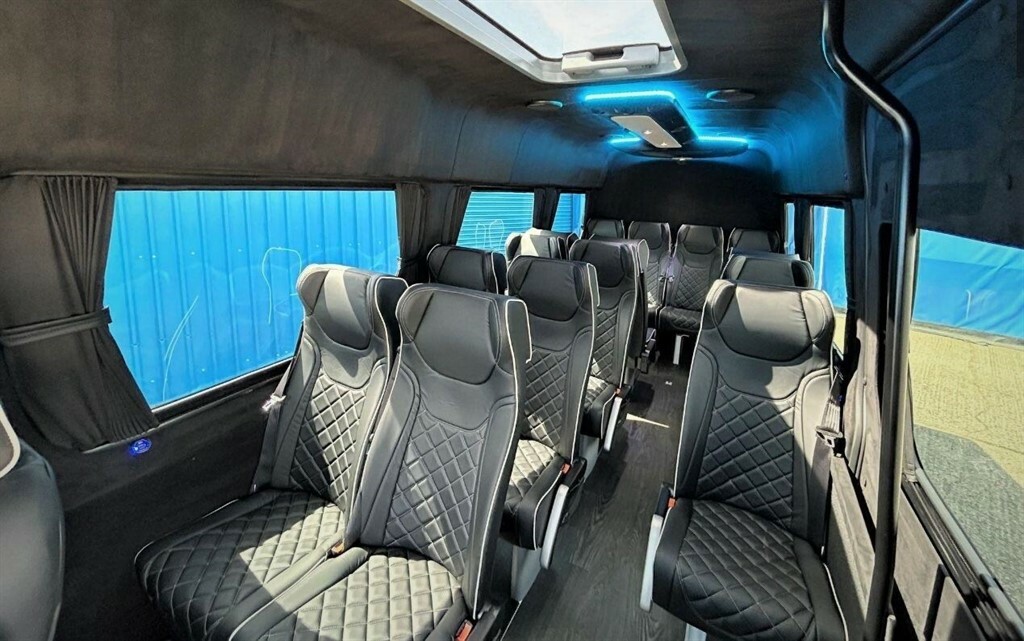 Mercedes-Benz Sprinter Mpv OE24NDD Black #2