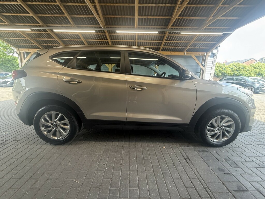 Hyundai Tucson Suv 1.6 Tucson Se Nav 1.6 Gdi 132Ps Bd No Aa 2017 MT67YSE White #5