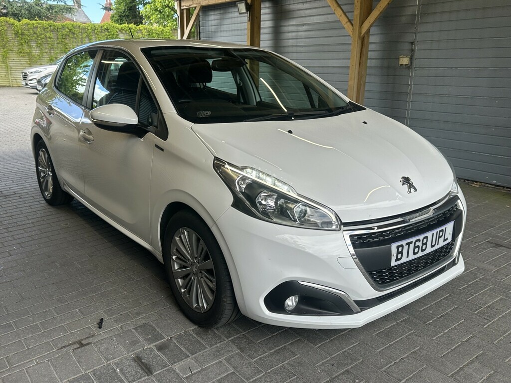 Peugeot 208 Hatchback 1.2 Puretech Signature 201968 BT68UPL White #3
