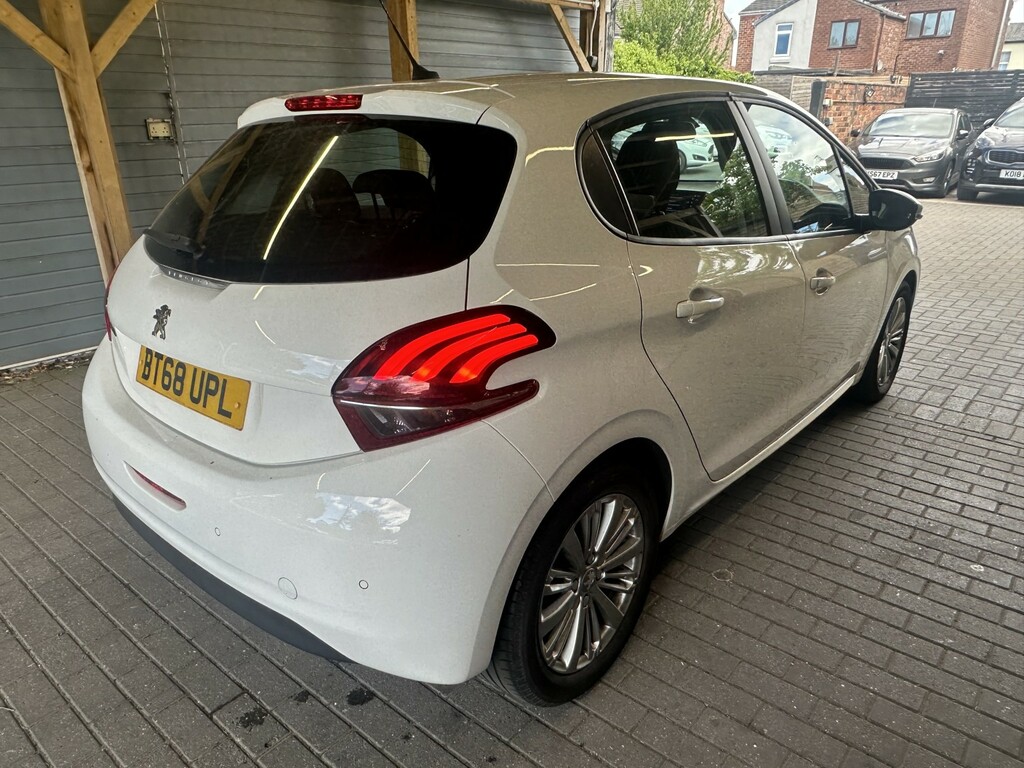 Peugeot 208 Hatchback 1.2 Puretech Signature 201968 BT68UPL White #5