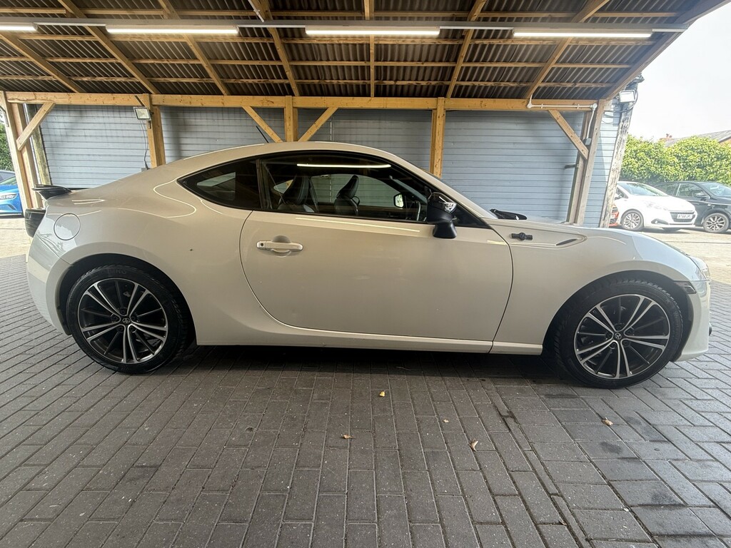 Toyota GT86 Coupe 2.0 Boxer D-4s 201212 White #4