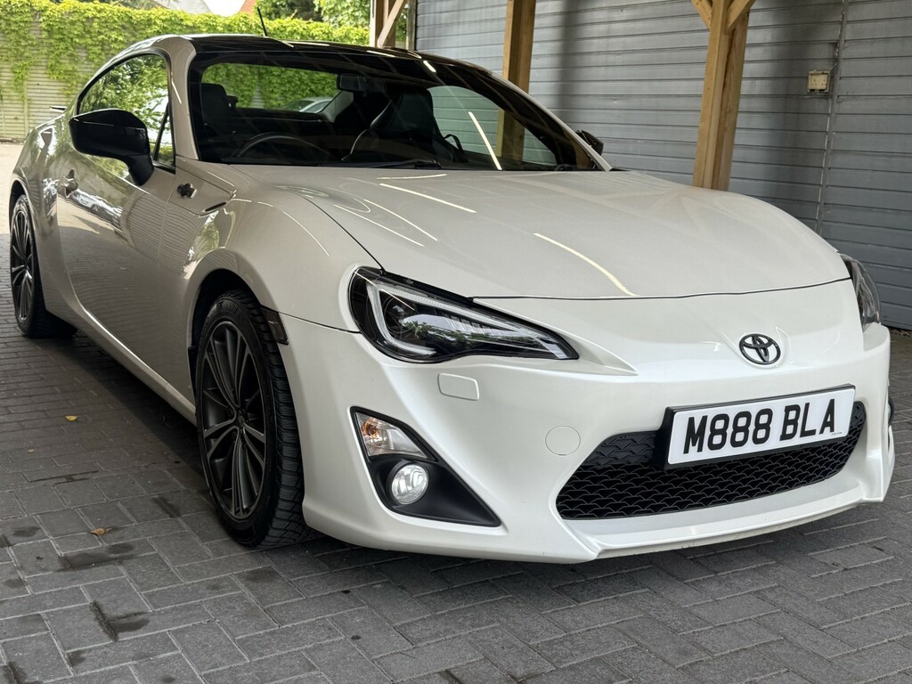 Toyota GT86 Coupe 2.0 Boxer D-4s 201212 White #3