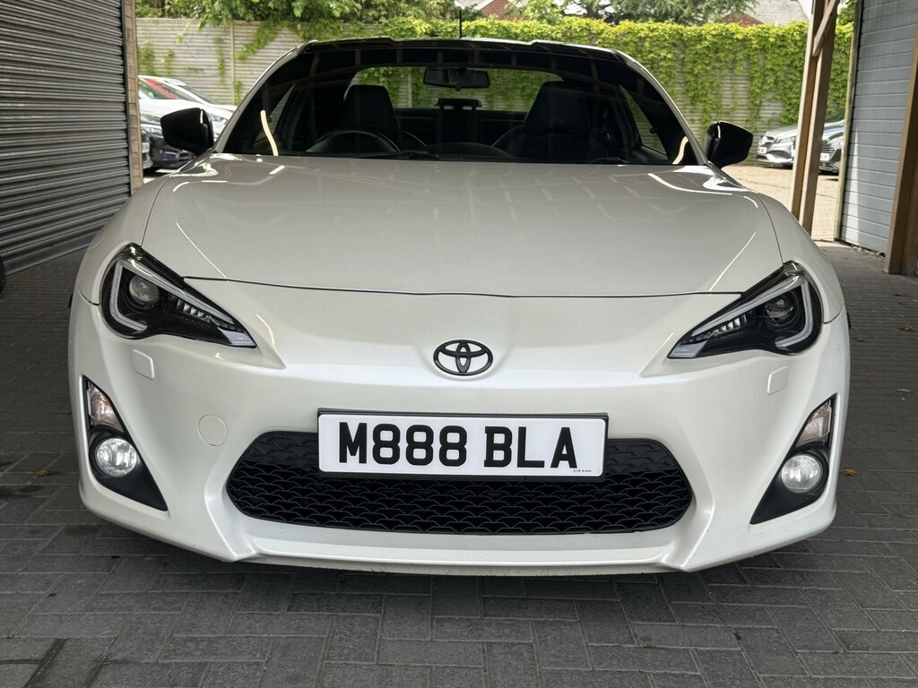 Toyota GT86 Coupe 2.0 Boxer D-4s 201212 White #2
