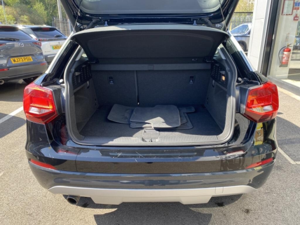 Audi Q2 1.0 Tfsi Sport DF69LMV Black #6