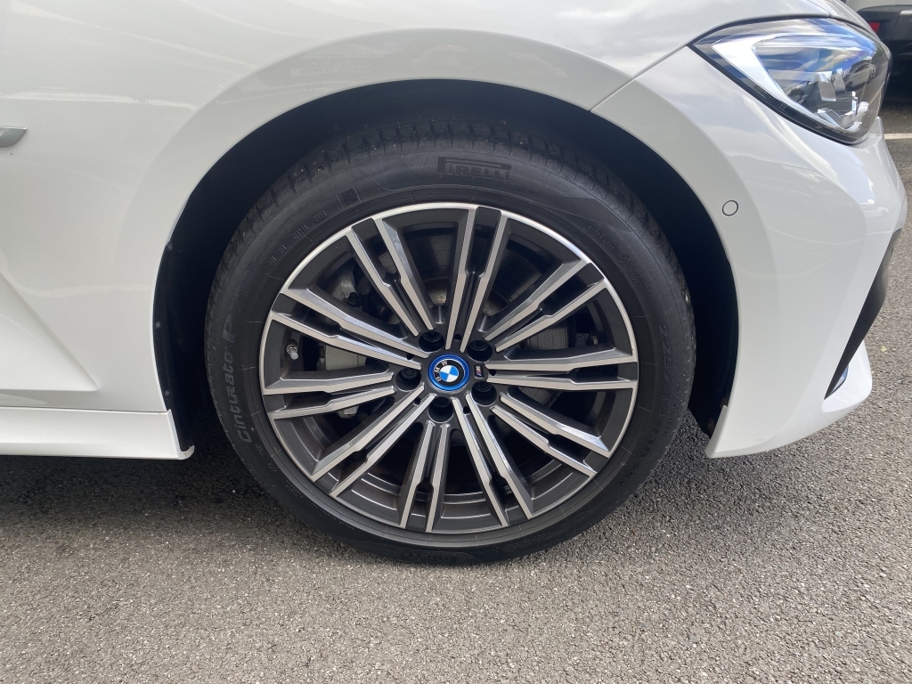 BMW 3 Series 2.0 330E M Sport YC22YAO White #3