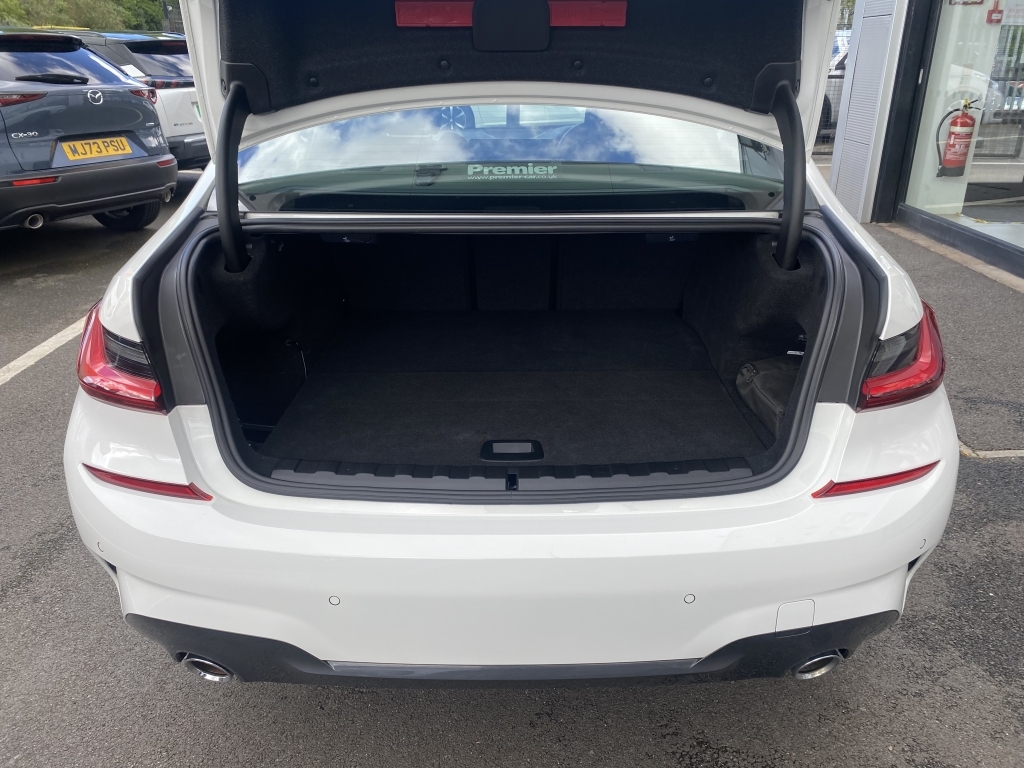BMW 3 Series 2.0 330E M Sport YC22YAO White #6