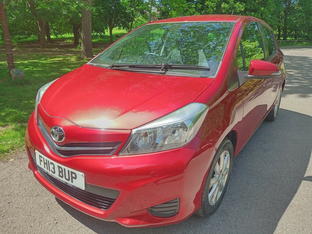 Toyota Yaris 1.3 Dual Vvt-i Tr 2013 Red