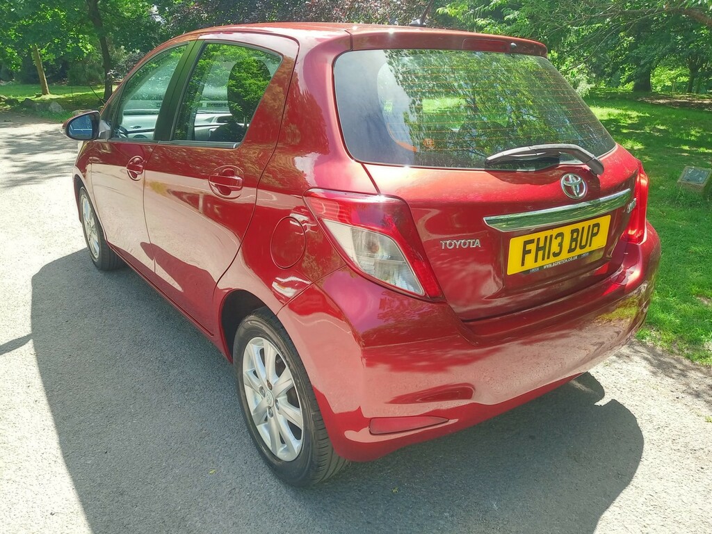 Toyota Yaris 1.3 Dual Vvt-i Tr 2013 FH13BUP Red #4