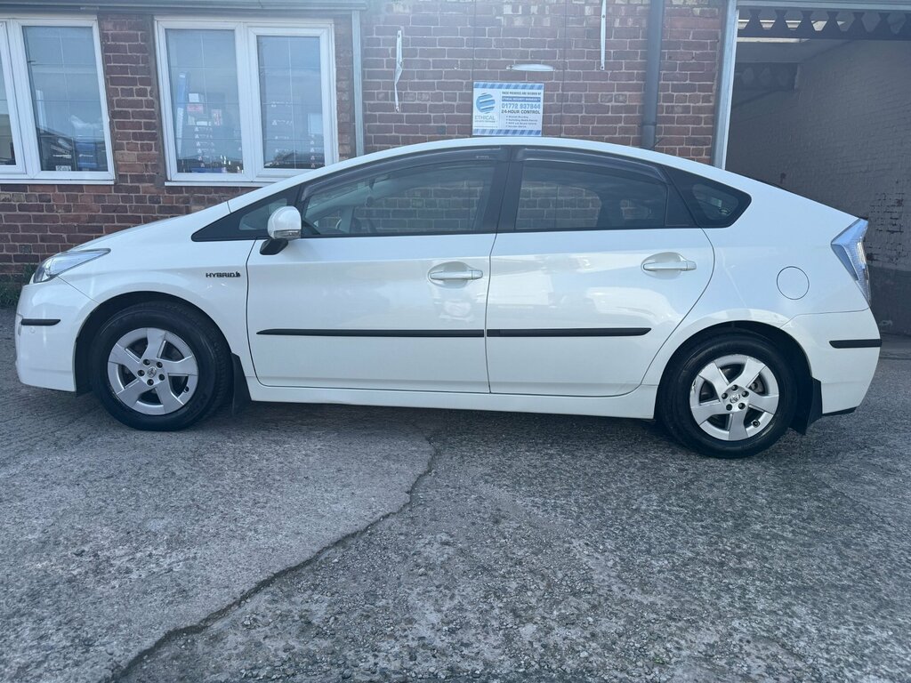 Toyota Prius 1.8 Vvt-h T Spirit Hatchback Hybrid Cvt White #4