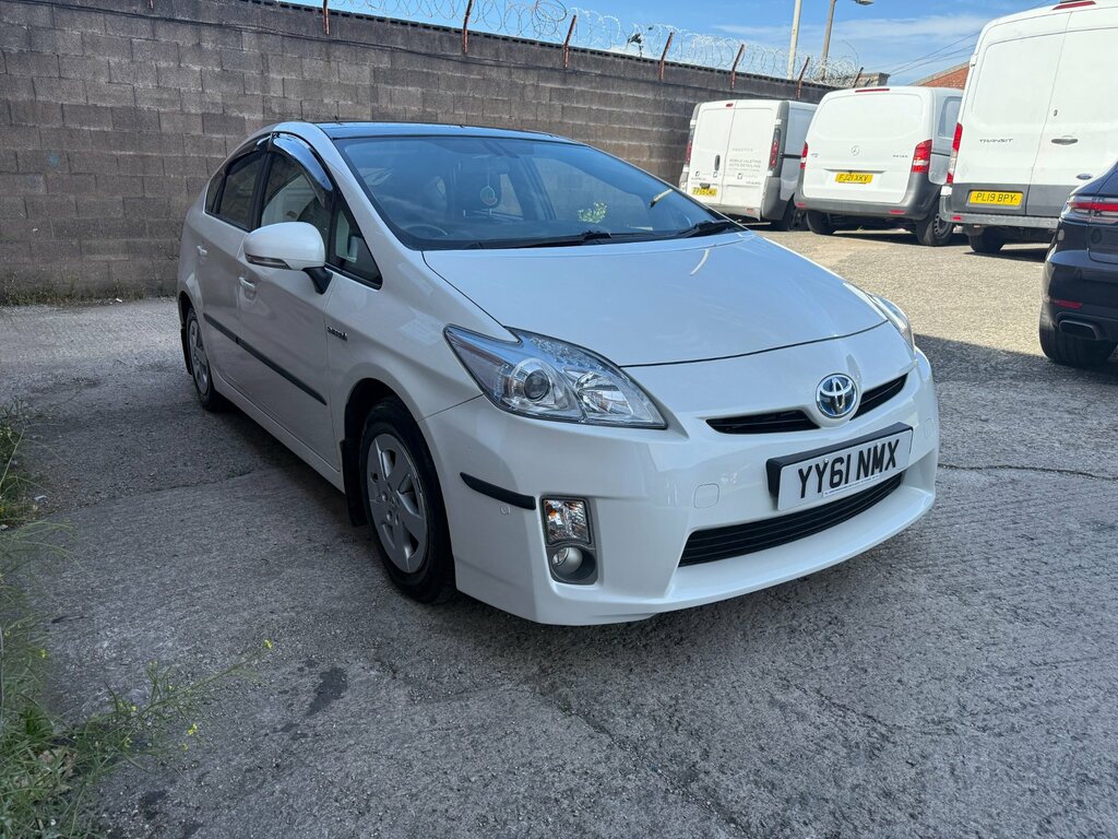 Toyota Prius 1.8 Vvt-h T Spirit Hatchback Hybrid Cvt White #3