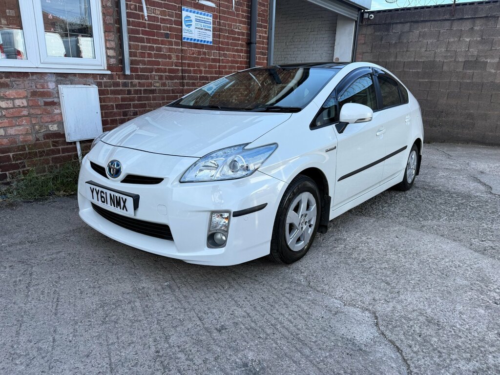 Toyota Prius 1.8 Vvt-h T Spirit Hatchback Hybrid Cvt White