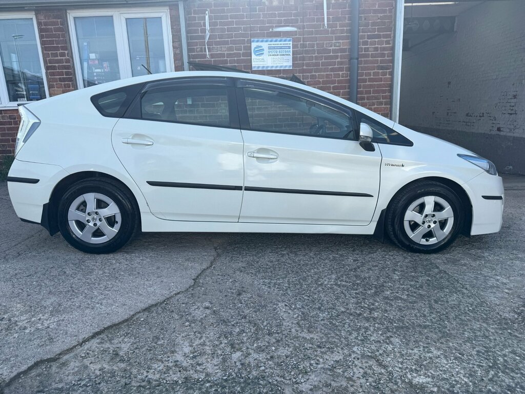 Toyota Prius 1.8 Vvt-h T Spirit Hatchback Hybrid Cvt White #5