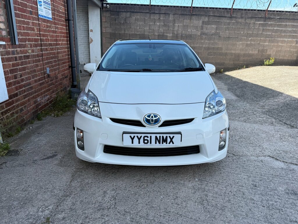 Toyota Prius 1.8 Vvt-h T Spirit Hatchback Hybrid Cvt White #2