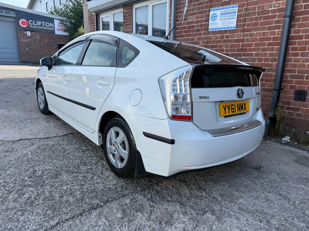 Toyota Prius 1.8 Vvt-h T Spirit Hatchback Hybrid Cvt White #6