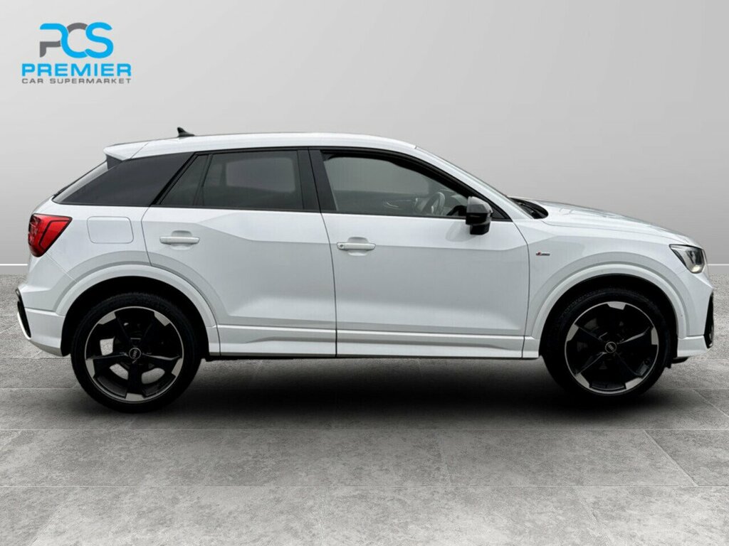 Audi Q2 Tfsi Cod Black Edition LO21JPF White #6