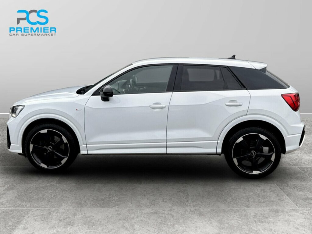 Audi Q2 Tfsi Cod Black Edition LO21JPF White #5