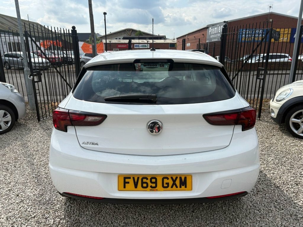 Vauxhall Astra 1.6L Sri FV69GXM White #5
