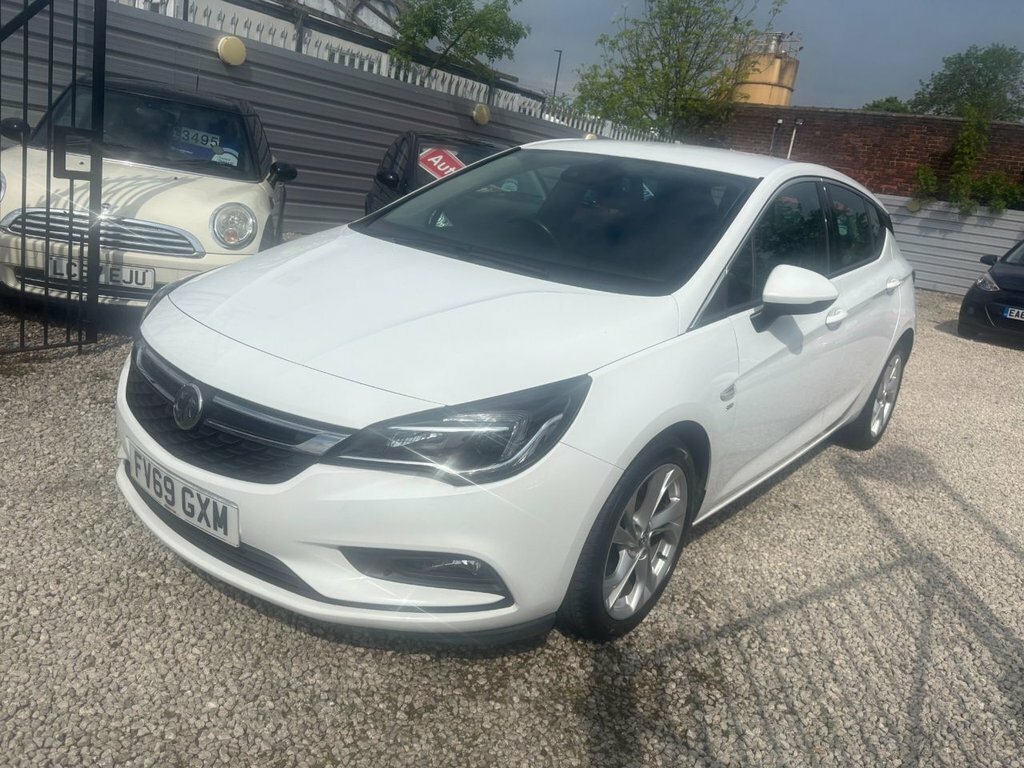 Vauxhall Astra 1.6L Sri FV69GXM White #3