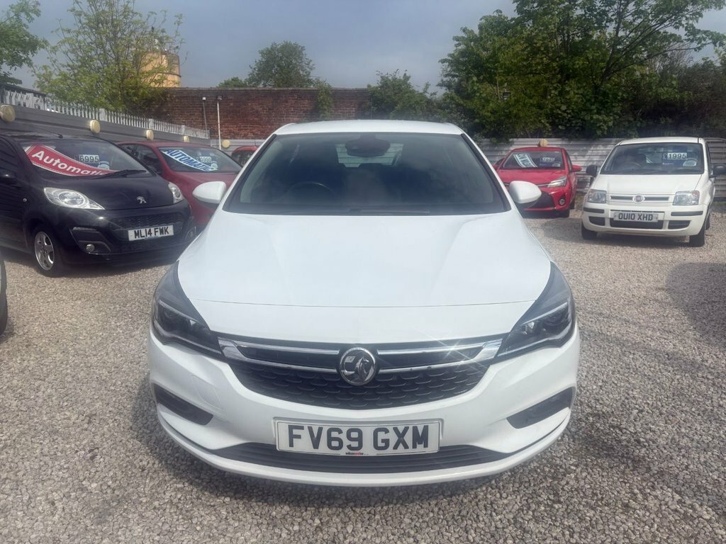 Vauxhall Astra 1.6L Sri FV69GXM White #2