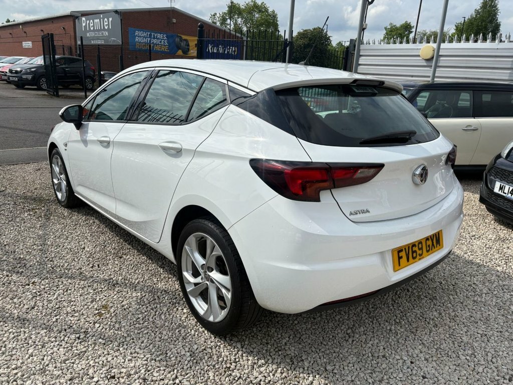 Vauxhall Astra 1.6L Sri FV69GXM White #4