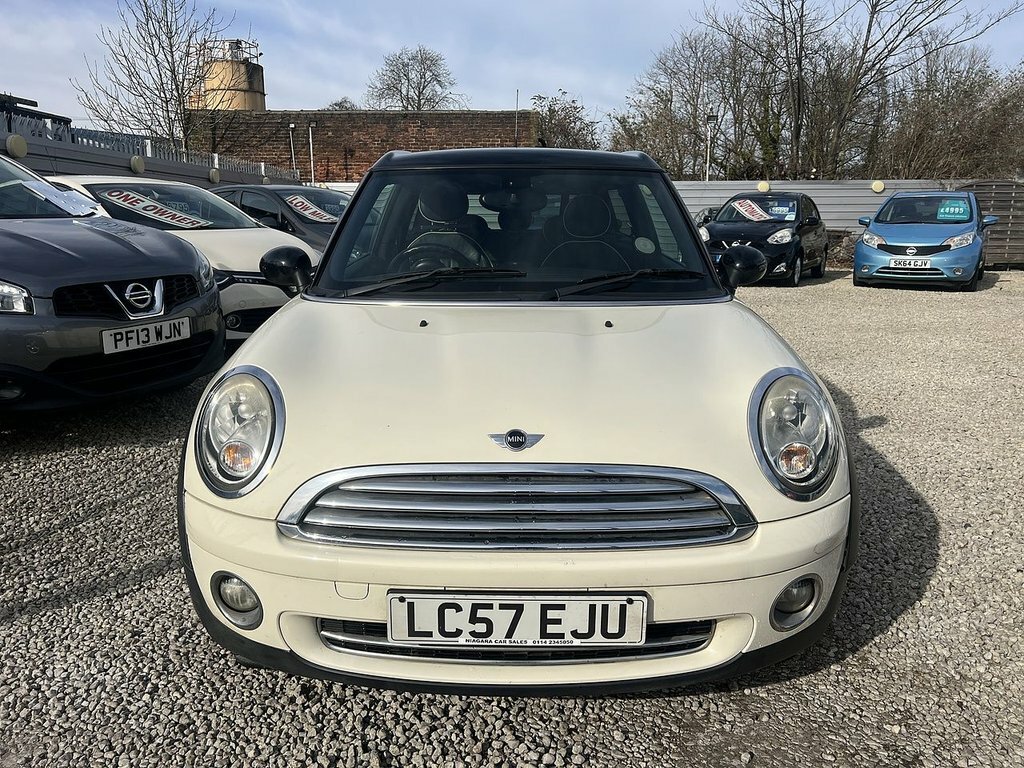 Mini Clubman 1.6L Cooper LC57EJU White #2