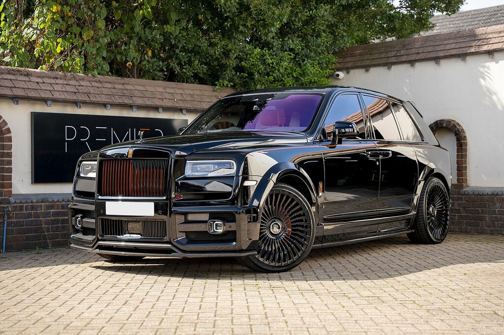 Rolls-Royce Cullinan V12 Black Badge White
