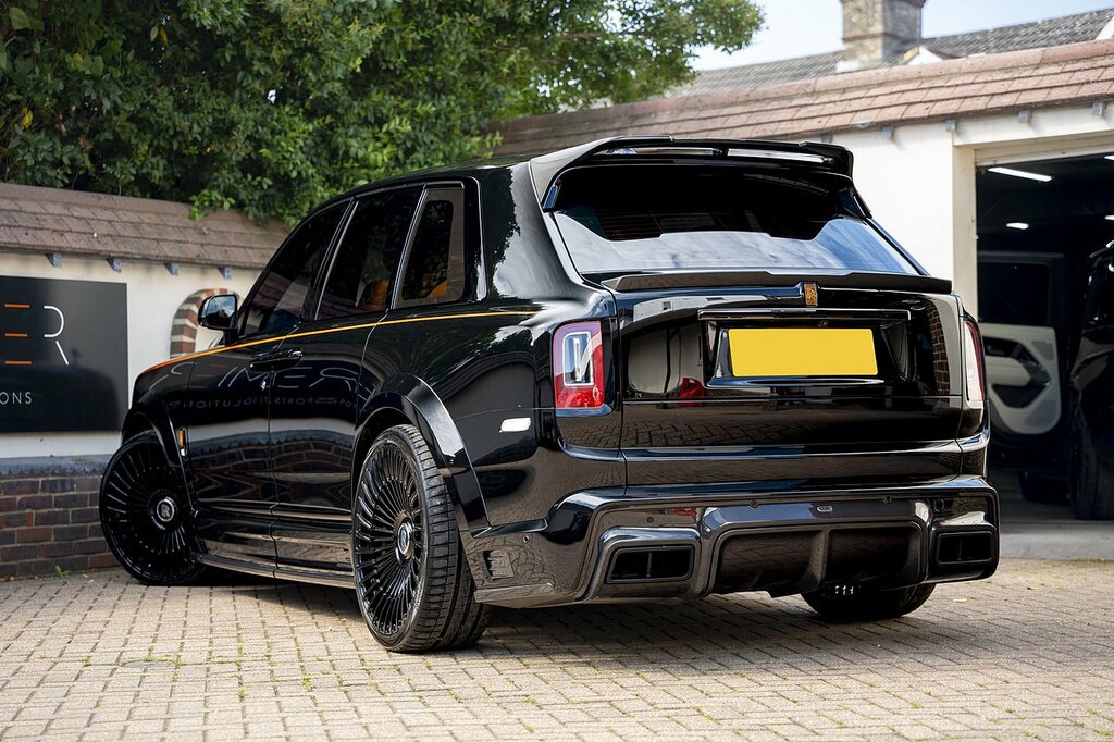 Rolls-Royce Cullinan V12 Black Badge White #5