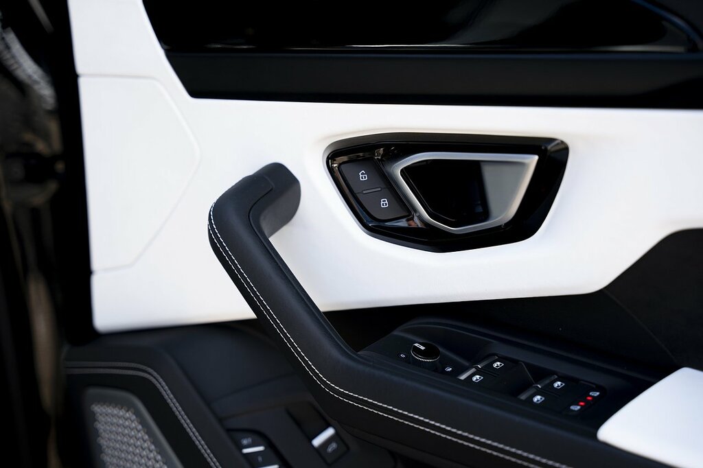 Lamborghini Urus 4.0T Fsi V8 Pearl Capsule #18