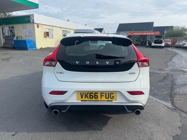 Volvo V40 2.0Td D2 R-design VK66FUG White #3