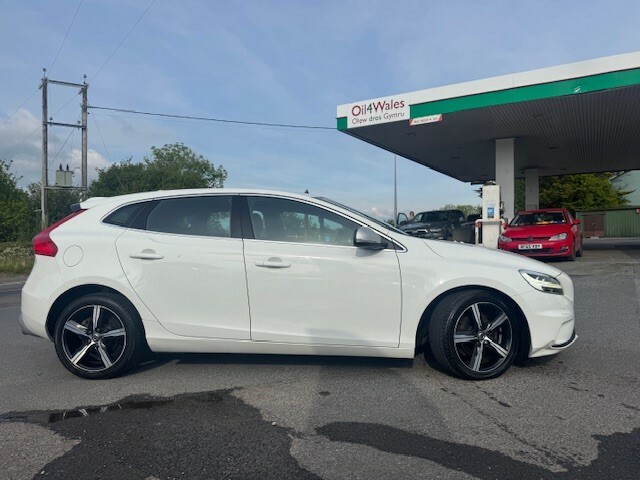 Volvo V40 2.0Td D2 R-design VK66FUG White #4