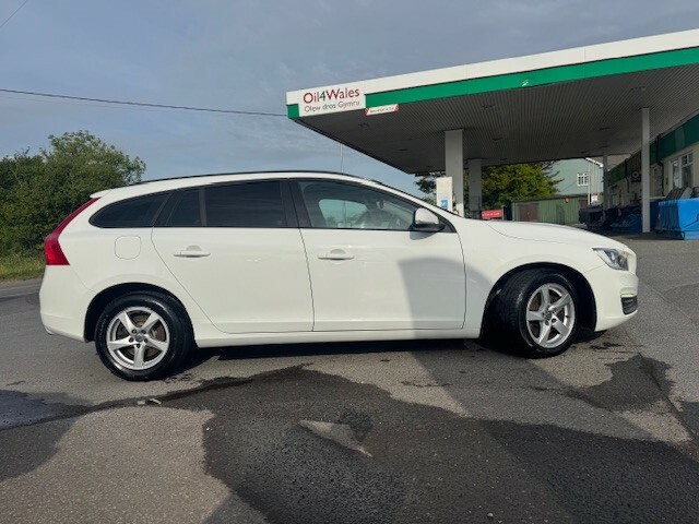 Volvo V60 2.0Td D4 Business Edition Estate WV66RWO White #4