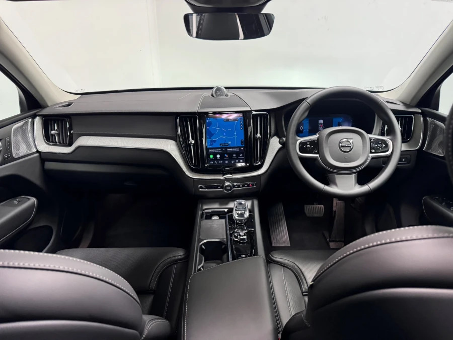 Volvo XC60 Ultra Dark T8 Awd 455 Hp Black #2