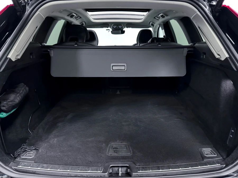 Volvo XC60 Ultimate Bright T8 Awd 455 Hp RJ24TVP Black #5