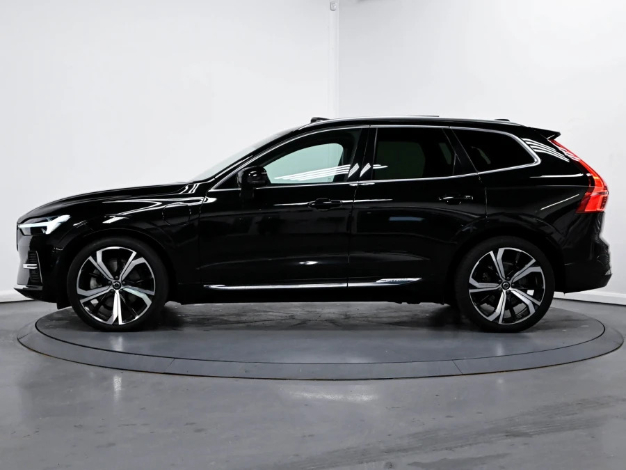 Volvo XC60 Ultimate Bright T8 Awd 455 Hp RJ24TVP Black #4