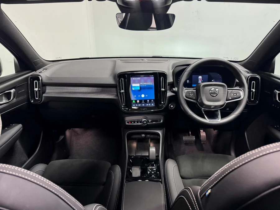 Volvo XC40 Black Edition Ultra B4 197 Hp RV25YRF Black #2