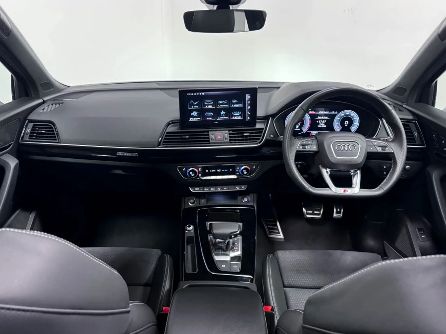 Audi Q5 2.0 Tdi 40 Black Edition Sportback S Tr YM73HYX Black #2