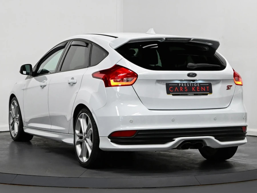 Ford Focus 2.0T Ecoboost St-3 Hatchback Eur GJ18XNB White #3