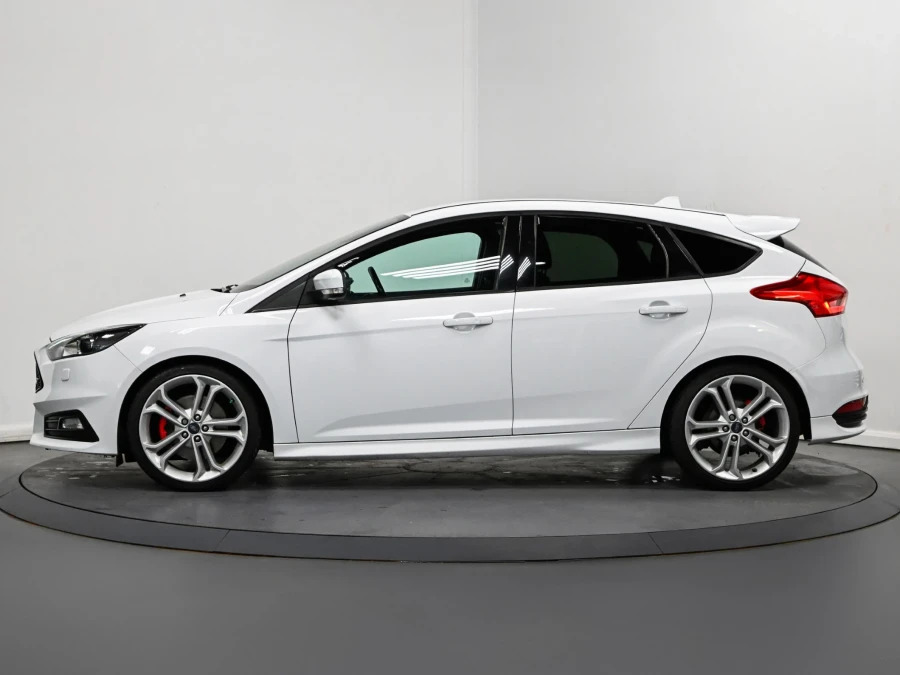 Ford Focus 2.0T Ecoboost St-3 Hatchback Eur GJ18XNB White #4