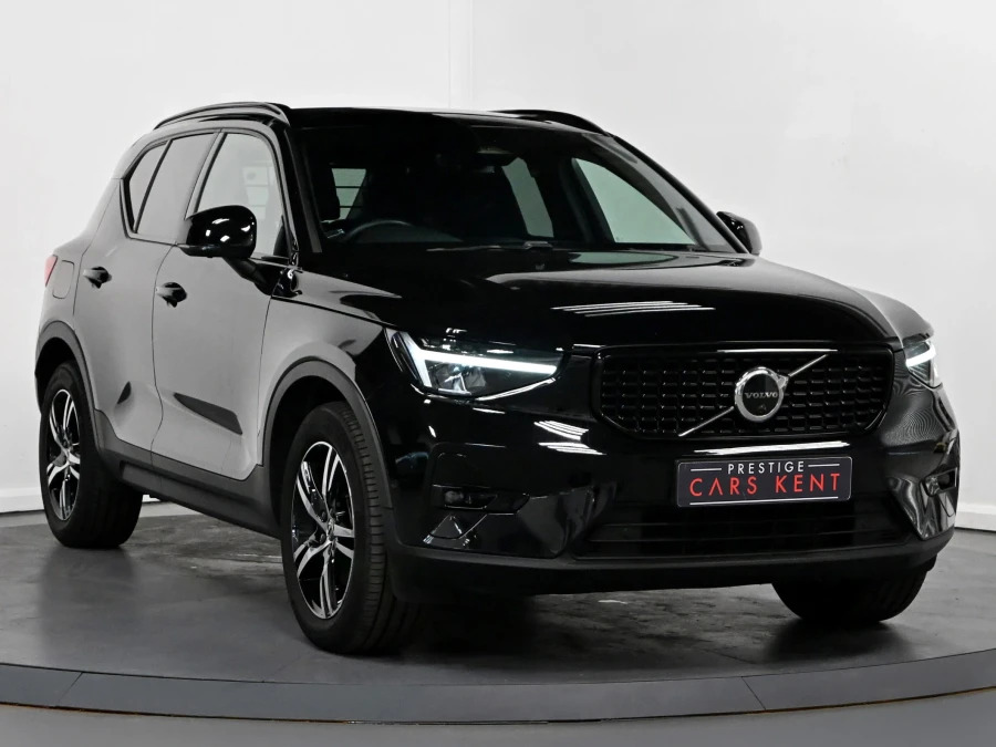 Volvo XC40 Plus Dark B3 163 Hp Black