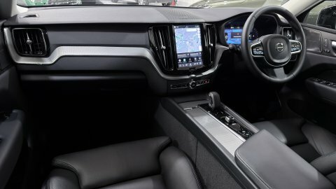 Volvo XC60 B4 Plus Mhev Blue