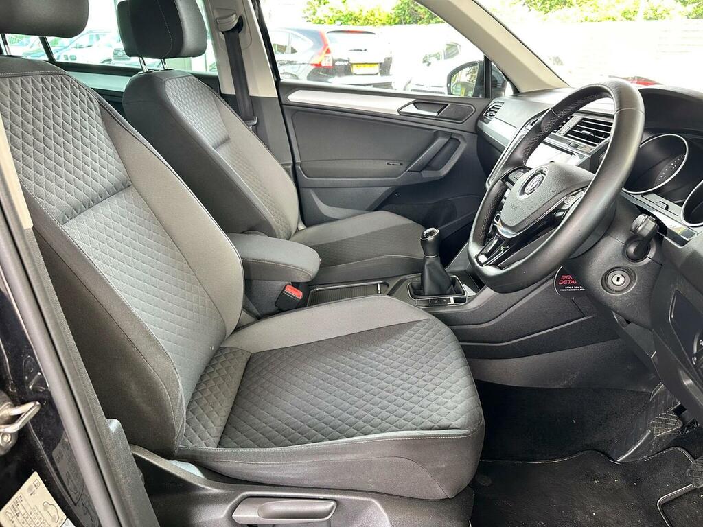 Volkswagen Tiguan Suv 1.5 Tsi Evo Se Navigation Euro 6 Ss 20 CK19ZFR Black #3