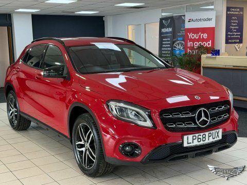 Mercedes-Benz GLA Class 1.6 Gla180 Urban Red