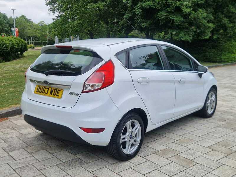 Ford Fiesta 1.25 Zetec Hatchback BU63WDE White #3