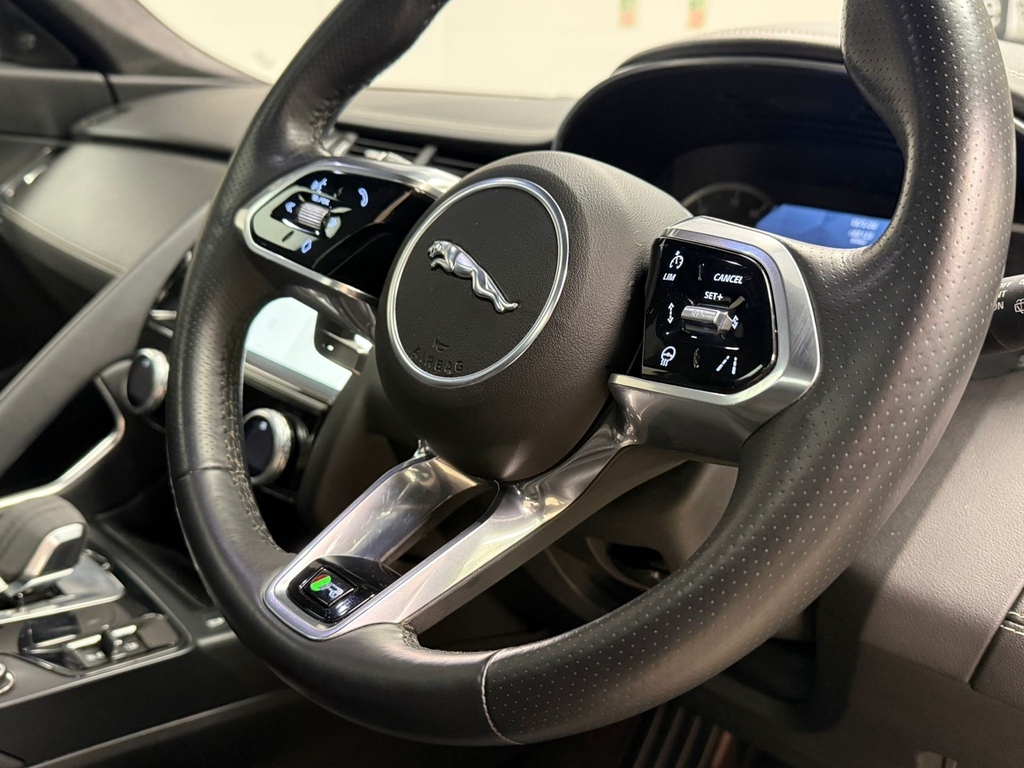 Jaguar E-Pace 2.0 D200 R-dynamic Black - One Owner - Fu PO23ZZP #4