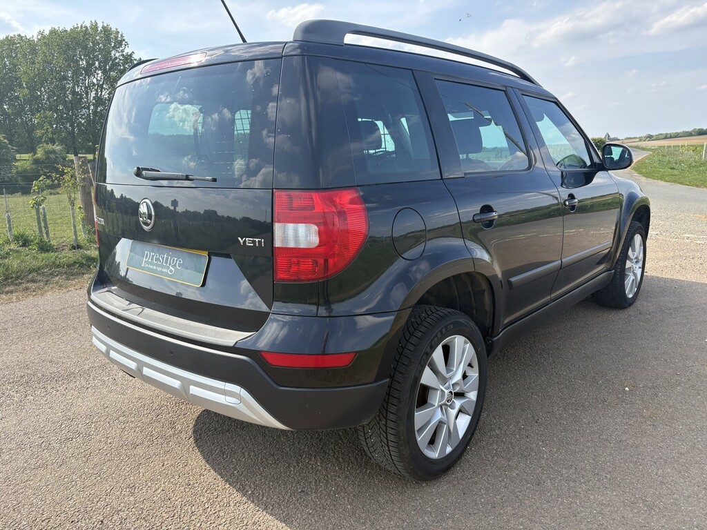 Skoda Yeti Suv 1.2 Tsi Se L 2016 FA65DYJ Black #2