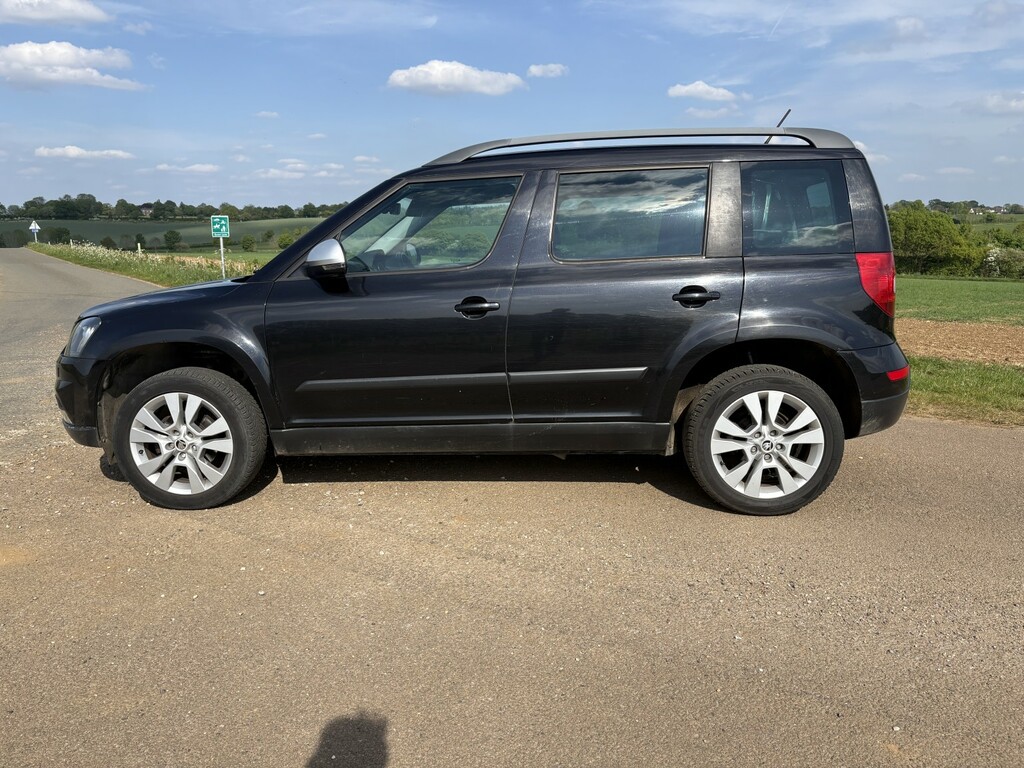 Skoda Yeti Suv 1.2 Tsi Se L 2016 FA65DYJ Black #3