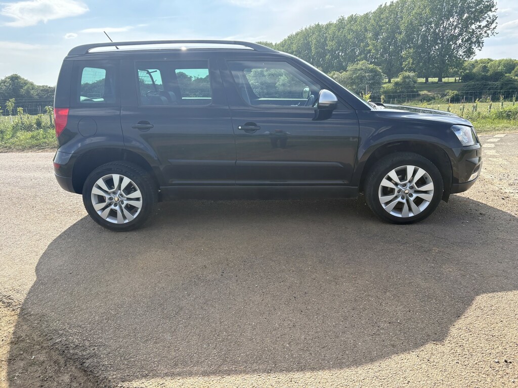 Skoda Yeti Suv 1.2 Tsi Se L 2016 FA65DYJ Black #4
