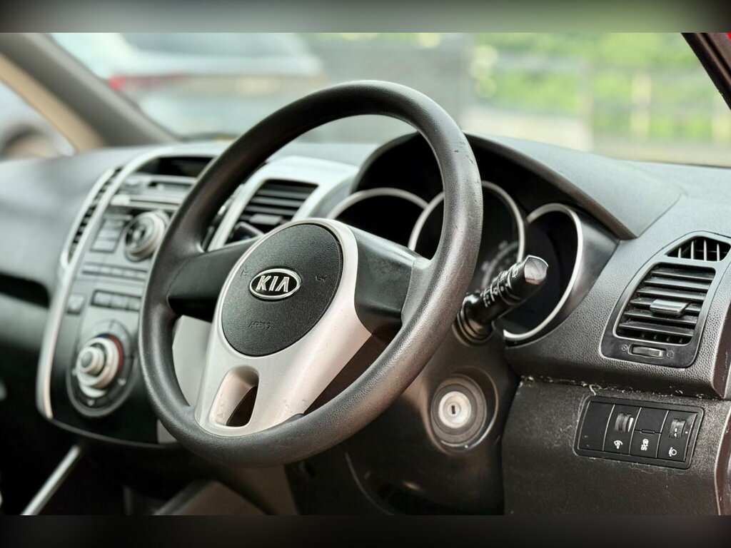Kia Venga 1.4 1 Euro 5 Red #5